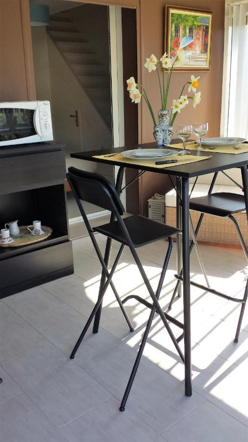 Chambre Privee Avec Salon, Garage Voiture, Velos, Motos Tourville-sur-Arques المظهر الخارجي الصورة