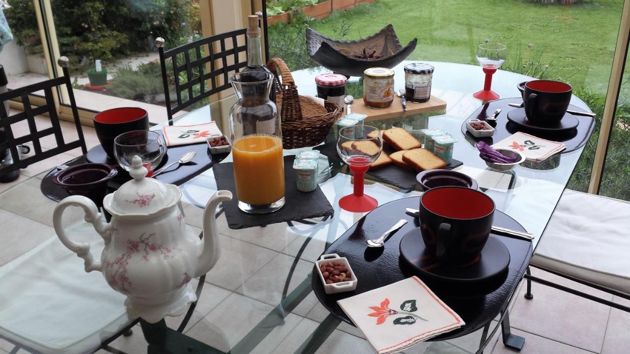 Chambre Privee Avec Salon, Garage Voiture, Velos, Motos Tourville-sur-Arques المظهر الخارجي الصورة