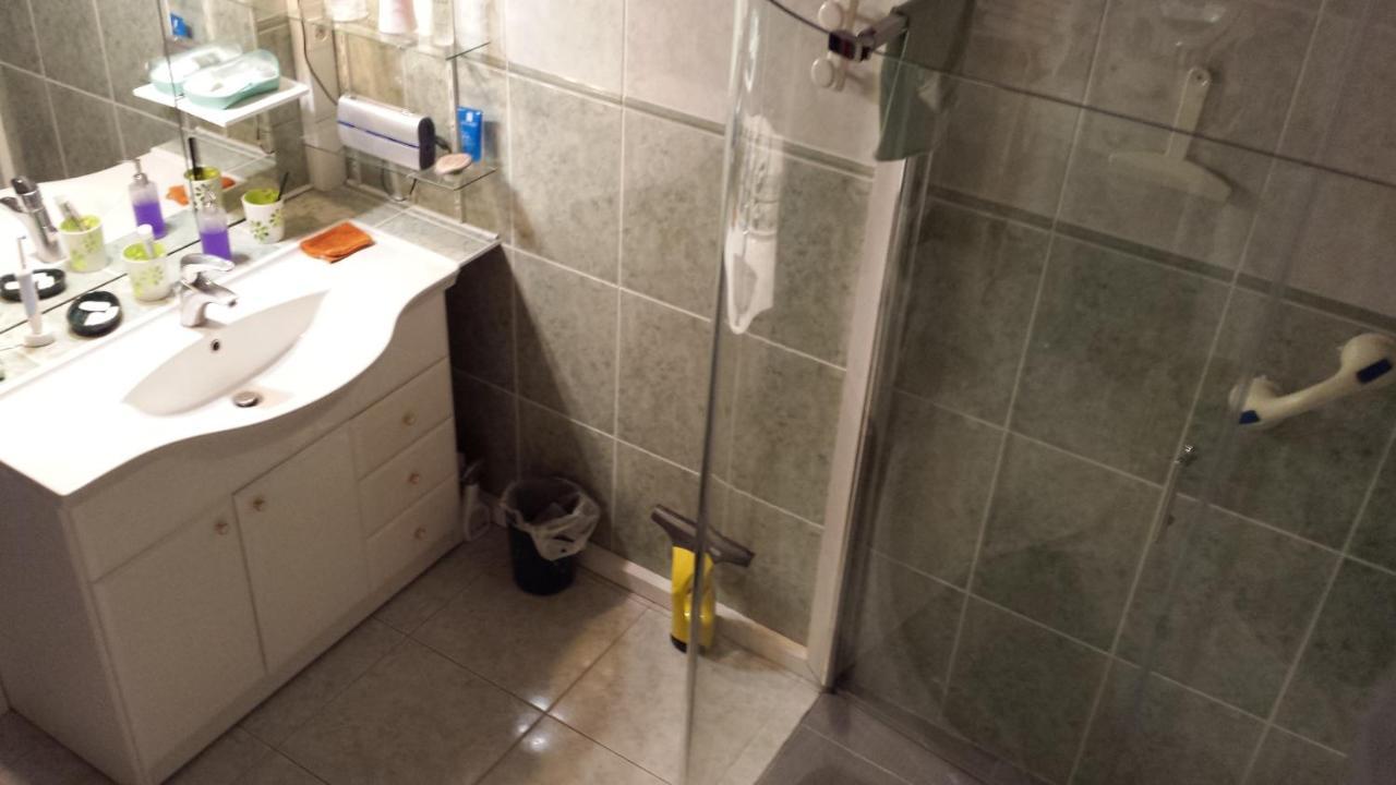 Chambre Privee Avec Salon, Garage Voiture, Velos, Motos Tourville-sur-Arques المظهر الخارجي الصورة